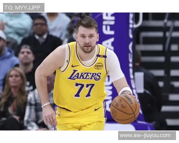 东契奇盛赞詹姆斯融入球队能力强调他多才多艺无人能挡